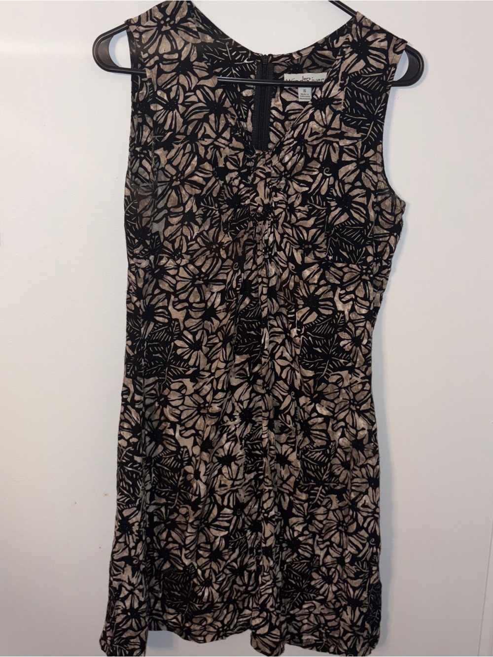 Wind River Sleeveless Black & Beige Floral Dress Size Small